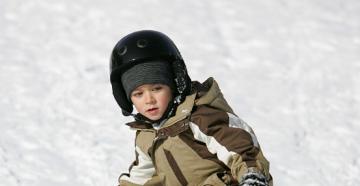 Какими видами спорта заниматься зимой детям?
